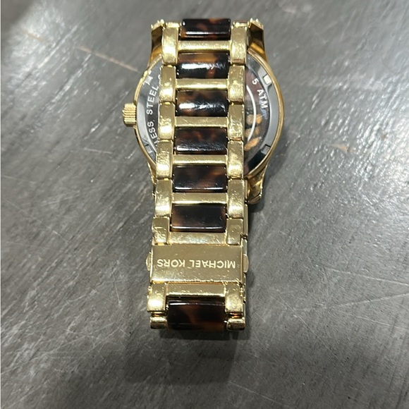 MICHAEL KORS RUNWAY GOLD TONE & TORTOISE BROWN LOGO MK  display picture 2